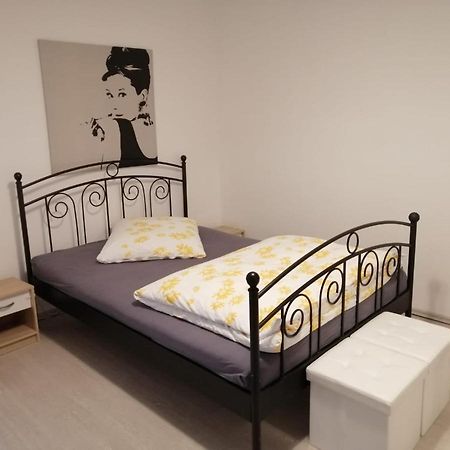 Ferienwohnung Beutelsbacherstrasse 12 Unterturkheim สตุตการ์ต ภายนอก รูปภาพ