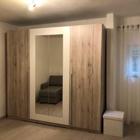 Ferienwohnung Beutelsbacherstrasse 12 Unterturkheim สตุตการ์ต ภายนอก รูปภาพ
