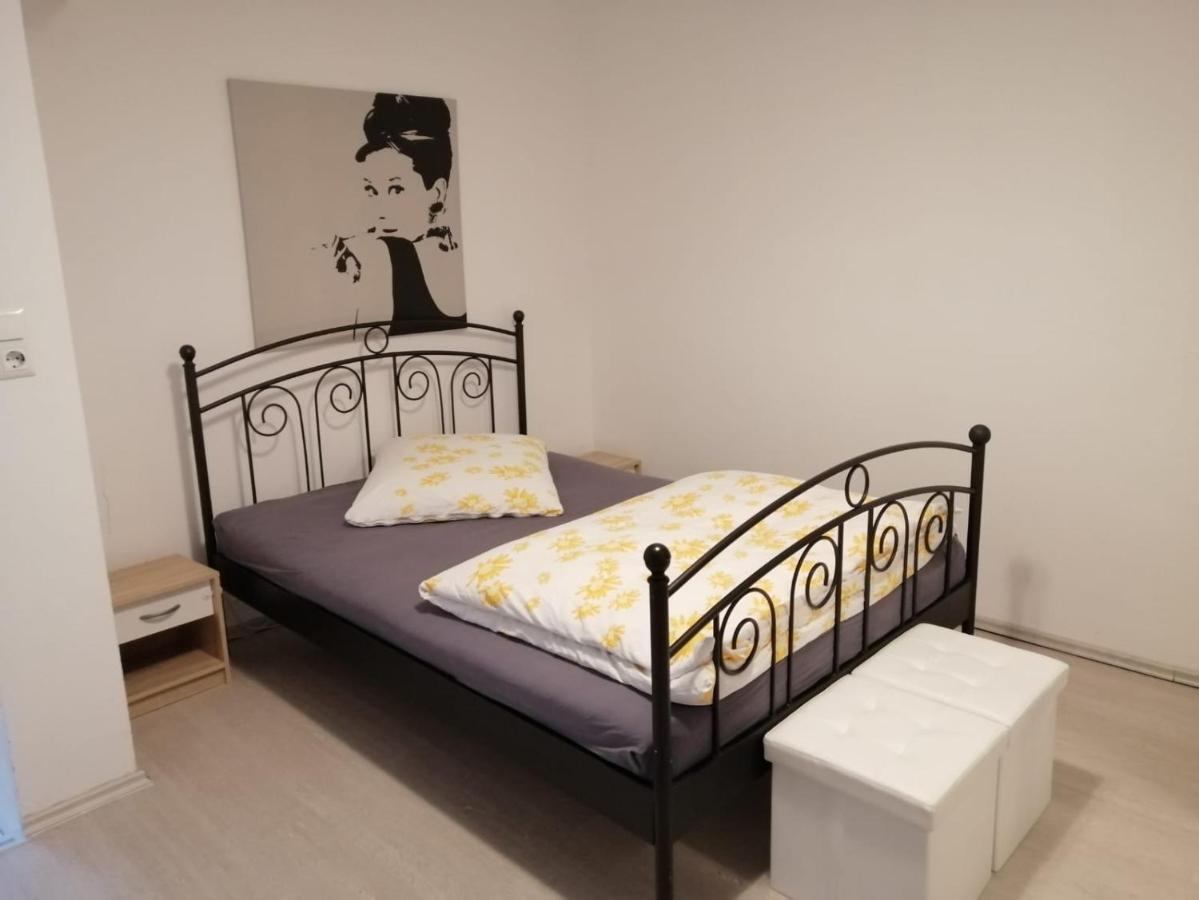 Ferienwohnung Beutelsbacherstrasse 12 Unterturkheim สตุตการ์ต ภายนอก รูปภาพ
